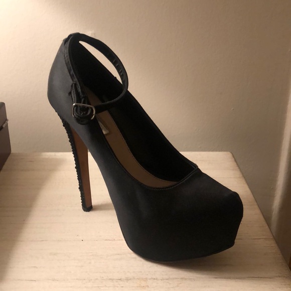 H by Halston black platform pump - Picture 5 of 5